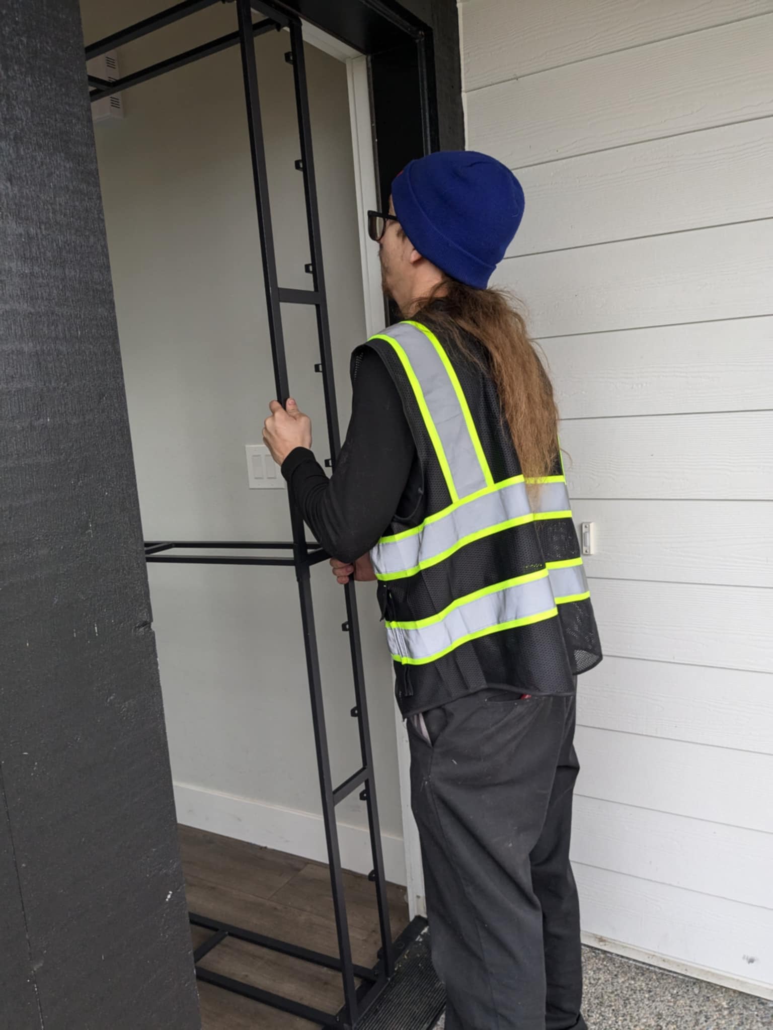 Mover assembling equipment for a safe move